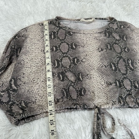 Audrey 3 + 1 Cropped Blouse with tie front Size Medium - Picture 6 of 9